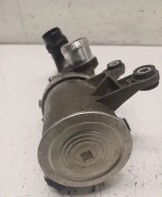 Mercedes-Benz C AMG W205 Water pump A2742000207