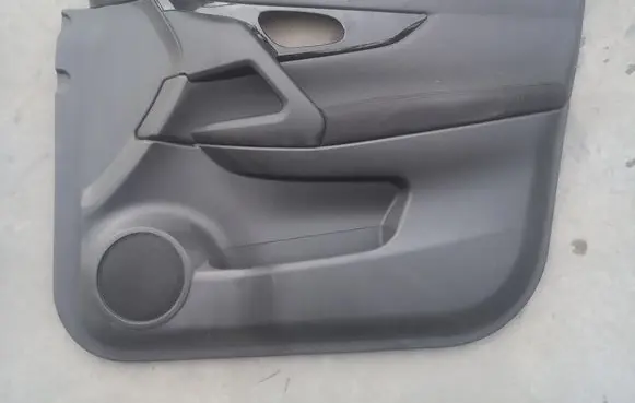 Nissan Qashqai Front door card panel trim