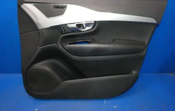 Volvo XC90 Front door card panel trim