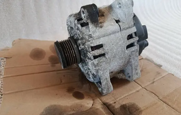 Citroen C4 I Generator/alternator 9665617780 2605546A 41000842