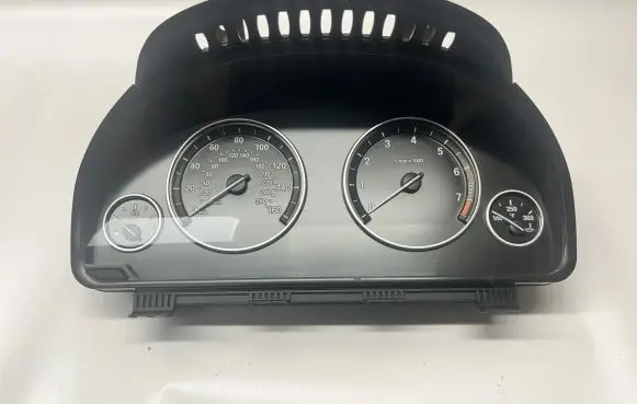 BMW 5 F10 F11 Speedometer (instrument cluster) 9285193