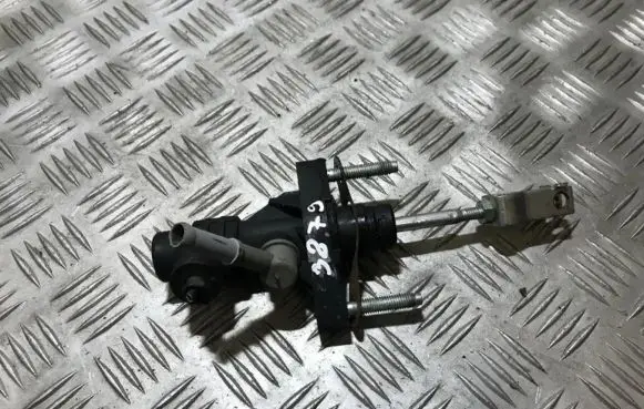 Toyota Avensis T250 Clutch master cylinder