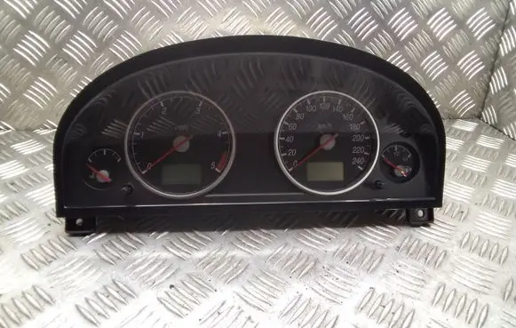Ford Mondeo Mk III Speedometer (instrument cluster) 1S7F10841 2S7F10849UB