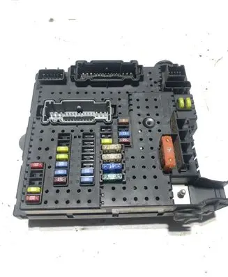 Volvo XC90 Fuse module 28017881 00006666523