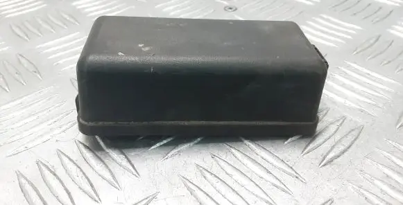 Lexus IS 220D-250-350 Fuse box cover 8266253110
