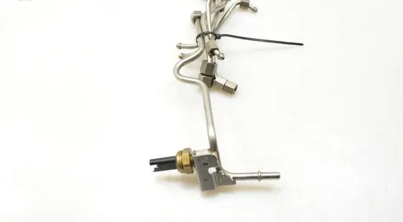 BMW 3 E90 E91 Fuel injector supply line/pipe 