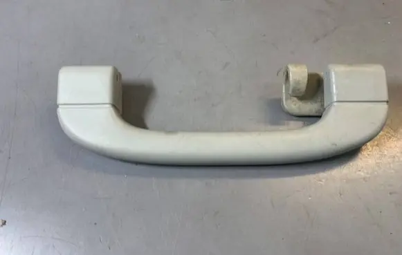BMW 5 E39 Rear interior roof grab handle 8235578