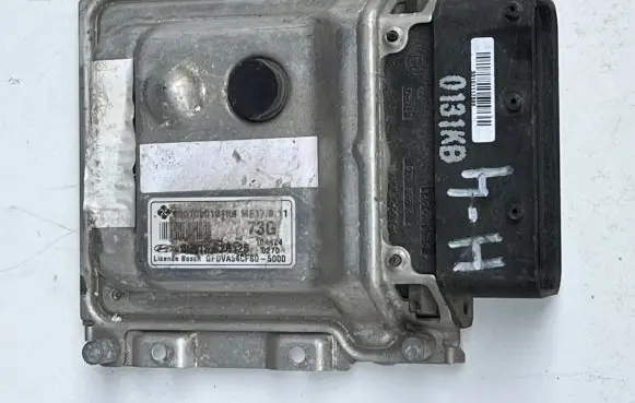 Hyundai i30 Engine control unit/module 2284486 9101000021 120051942