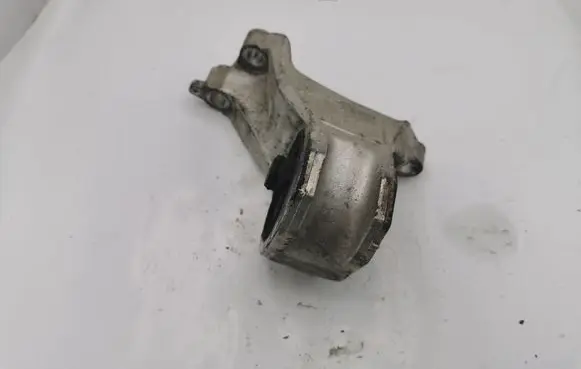 Honda FR-V Engine mount bracket NOCODE