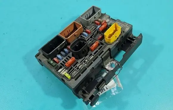 Citroen C4 I Picasso Central body control module 9667044880 IMPRK1540534