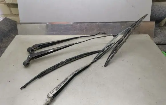 Nissan Vanette Front wiper blade arm