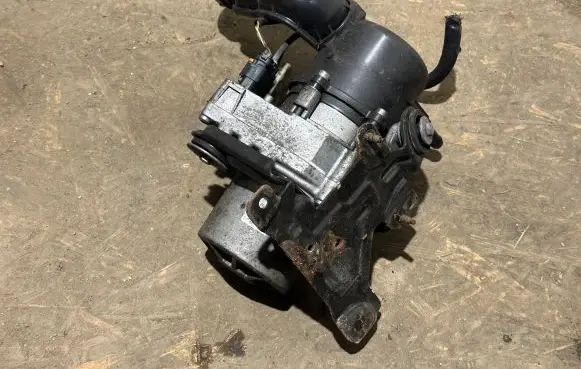 Peugeot 508 Power steering pump V29010472A