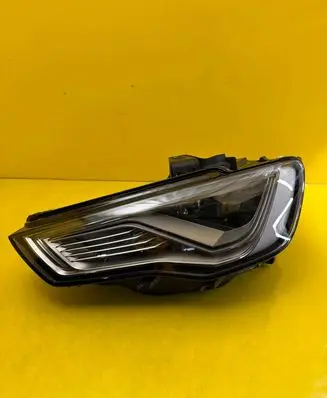 Audi A3 S3 8V Headlight/headlamp 8V0941033