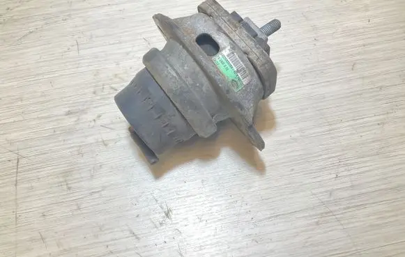 Land Rover Discovery 4 - LR4 Engine mount bracket AH226A003BA V9800W9ZZHW ZU7808L91