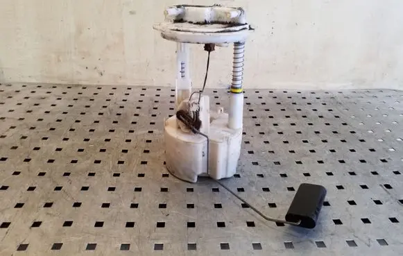 Nissan Juke I F15 Fuel level sensor 