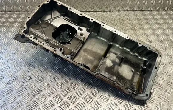 BMW 5 E39 Oil sump 2248645