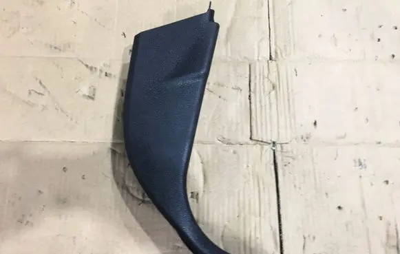Foot area side trim