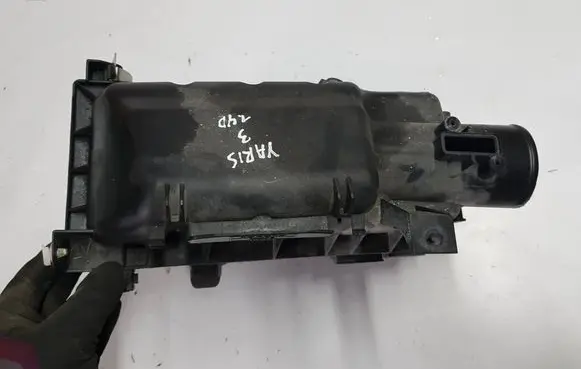 Toyota Yaris Air filter box 