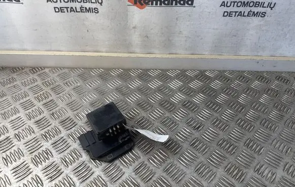 BMW 5 E39 Other relay 22411902
