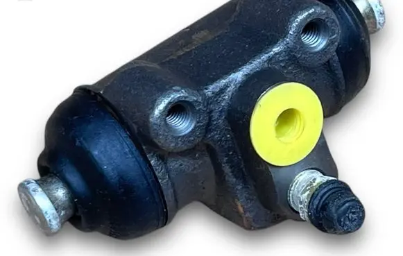 Nissan Terrano Rear brake cylinder 441007F000