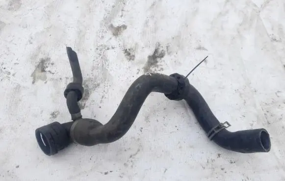 Volkswagen Touareg I Engine coolant pipe/hose