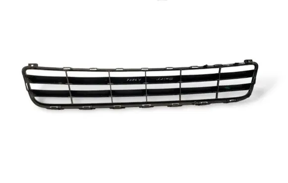 Suzuki Swift I Front bumper lower grill