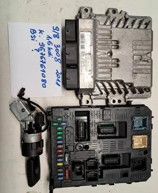 Peugeot 3008 I Engine control unit/module 9676761080