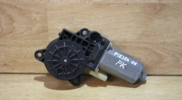 Ford Fiesta Front door window regulator motor 0130821938