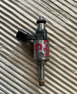 Lexus IS III XE30 Fuel injector 2325031120 10124 1010
