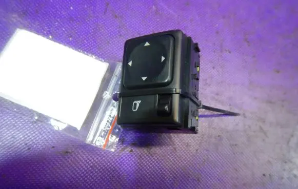 Nissan Tiida C11 Wing mirror switch