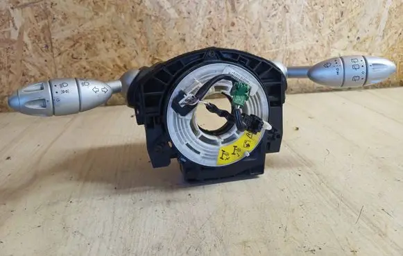 Wiper turn signal indicator stalk/switch