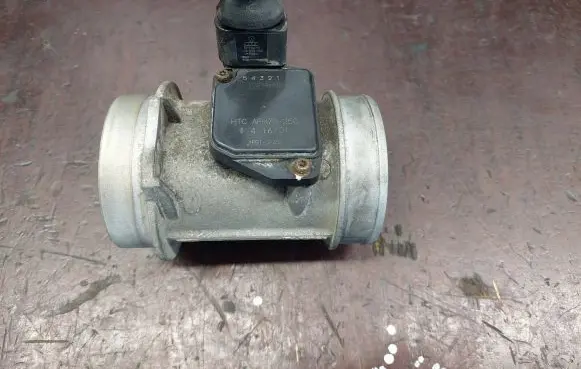 Audi A6 S6 C5 4B Mass air flow meter AFH7025C 87090681