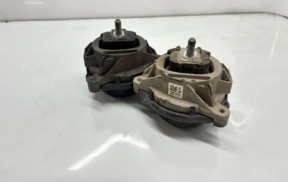 BMW 3 F30 F35 F31 Engine mount bracket 6787658