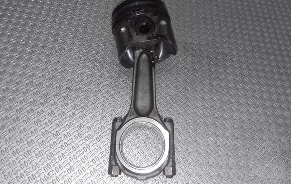 Citroen C4 I Picasso Piston with connecting rod