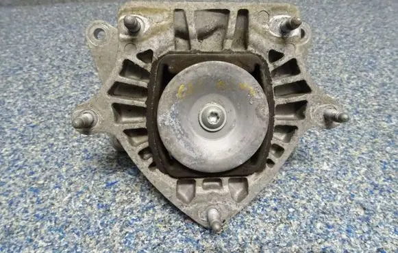 Mercedes-Benz GLC X253 C253 Engine mount bracket
