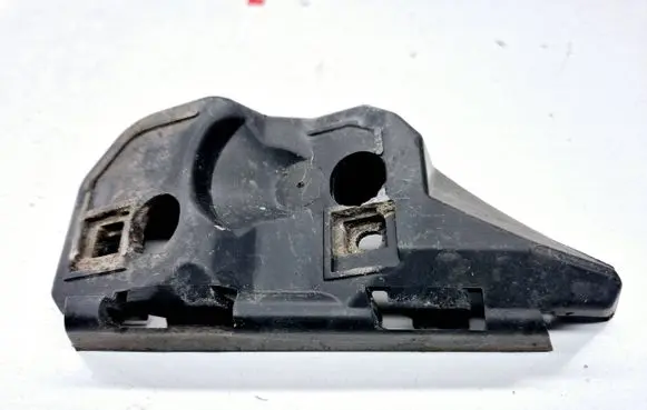 Volvo V50 Front bumper mounting bracket 30655874