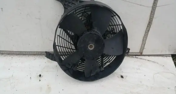 Mitsubishi Carisma Radiator cooling fan shroud