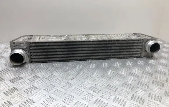 BMW 5 E60 E61 Intercooler radiator 7795823 F6438000