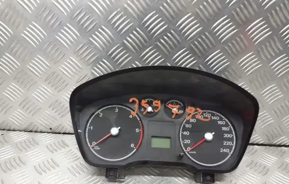 Ford Focus Speedometer (instrument cluster) 3M5F10841A