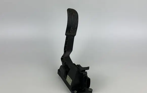 Mercedes-Benz Vito Viano W639 Accelerator throttle pedal A6393000604 0281002561 392500734