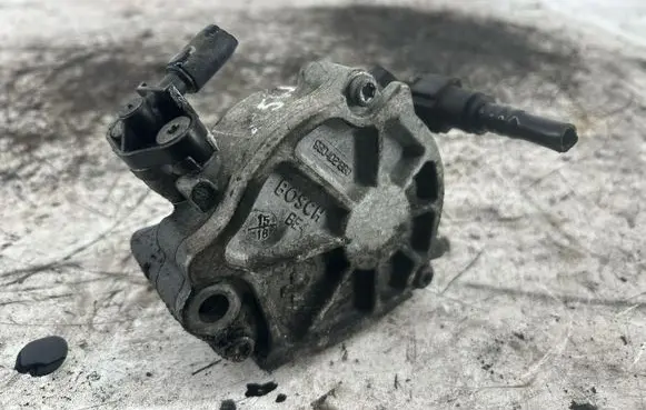 Ford Focus Vacuum pump 9804021880