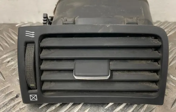 Toyota Avensis T250 Dashboard side air vent grill/cover trim
