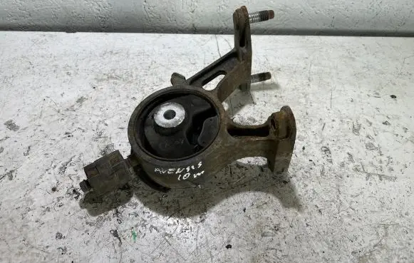 Toyota Avensis T270 Engine mount bracket