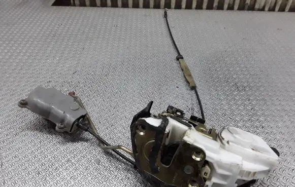 Mitsubishi Pajero Front door lock
