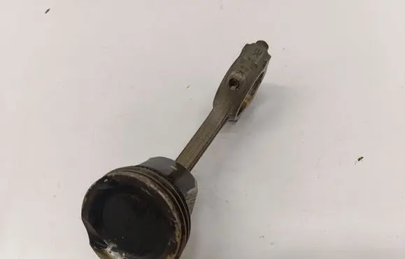 Nissan Qashqai J12 Piston with connecting rod 