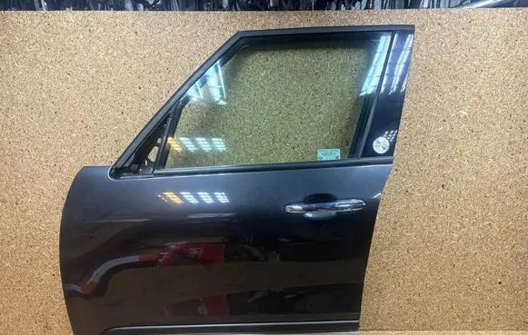 Fiat 500L Front door 