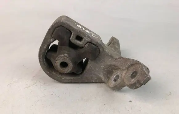 Subaru Outback Engine mounting bracket