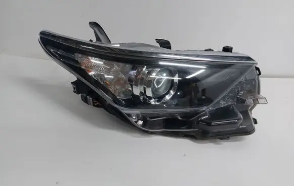 Toyota Auris E180 Headlight/headlamp 8111002K30