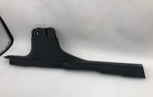 Citroen C4 III e-C4 (B) pillar trim (bottom) 98334584zd