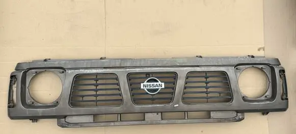 Nissan Patrol Y60 Bonnet/hood grill 6231052N10